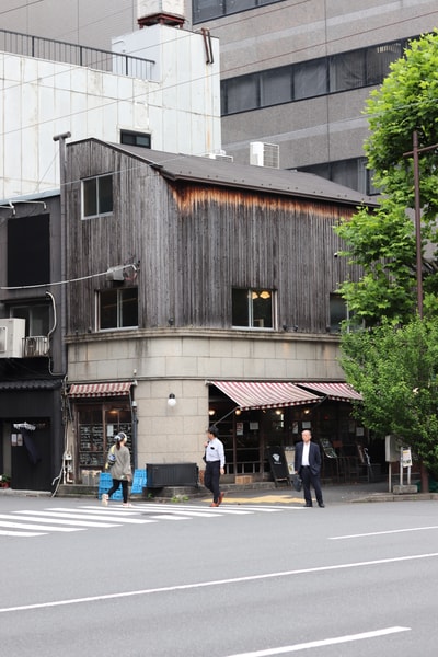 Nice looking corner restaurant. The guy in the suit standing by the street had just missed a taxi, and looked pretty annoyed.