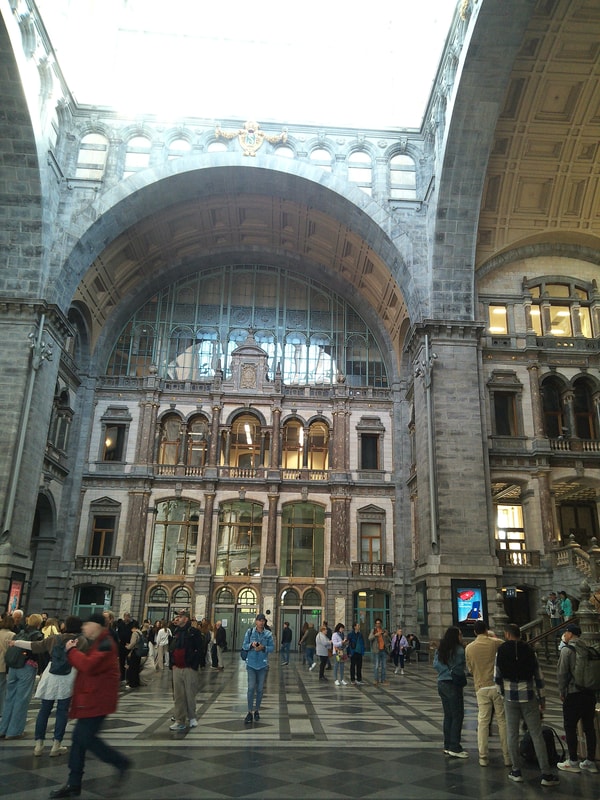 Antwerp day 2, part 1 - central station and ferris wheel